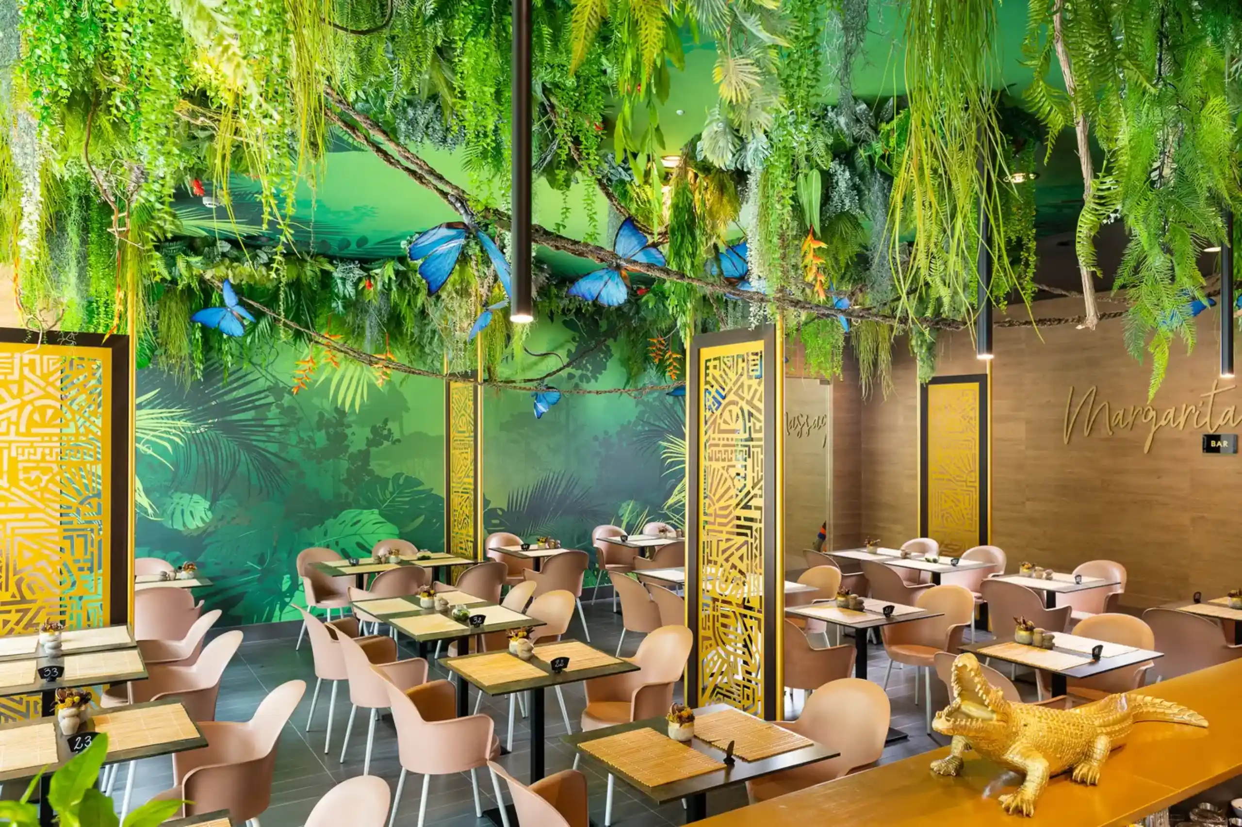 minaro mgallery tokaj gasztronomia margarita bar asztalok